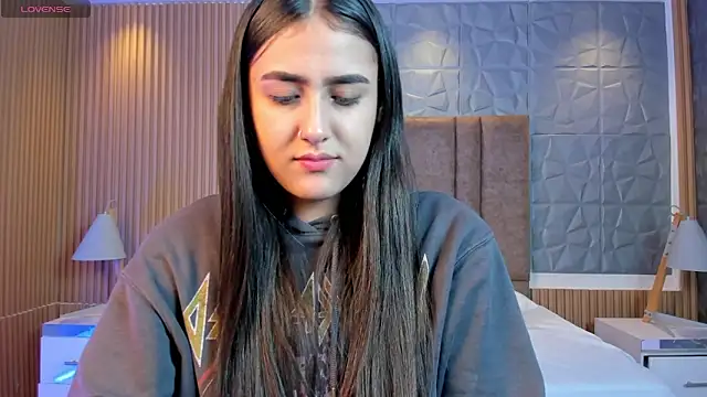 paulina sweett  online show from 21, 12, 2025