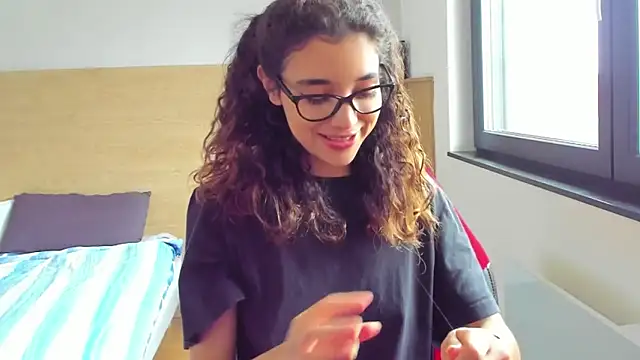 uniquerossie online show from 11, 10, 2025