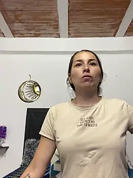Snapshot of Iris_love18 chatting on 5, 2, 2025 Iris love18 online show from 5, 2, 2025
