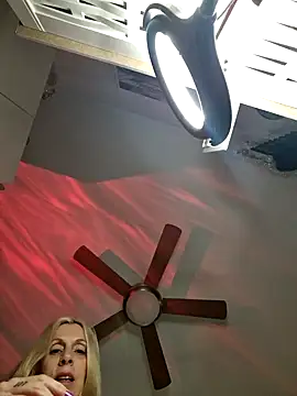 Ina HotX online show from 17, 12, 2024