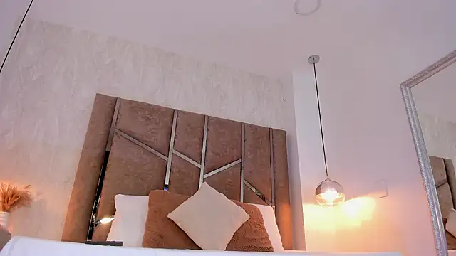 Martinaa Jones  online show from 25, 3, 2026