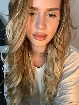 EmiliaCatalina online show from 18, 12, 2025