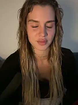 EmiliaCatalina online show from 3, 2, 2026