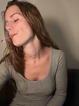 EmiliaCatalina online show from 4, 3, 2026