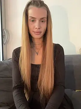 Snapshot of EmiliaCatalina chatting on 15, 7, 2026 EmiliaCatalina online show from 15, 7, 2026