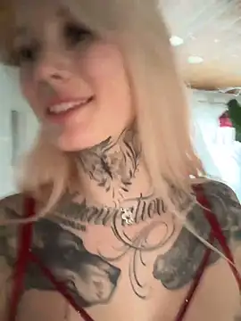 Snapshot of Stella-Kink chatting on 1, 2, 2025 Stella-Kink online show from 1, 2, 2025