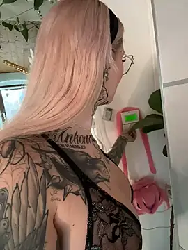 Snapshot of Stella-Kink chatting on 17, 2, 2025 Stella-Kink online show from 17, 2, 2025