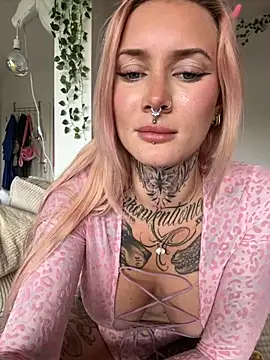 Snapshot of Stella-Kink chatting on 3, 10, 2025 Stella-Kink online show from 3, 10, 2025