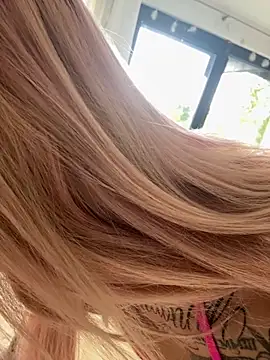 Snapshot of Stella-Kink chatting on 4, 10, 2025 Stella-Kink online show from 4, 10, 2025