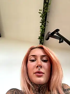 Snapshot of Stella-Kink chatting on 5, 11, 2025 Stella-Kink online show from 5, 11, 2025