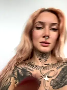 Snapshot of Stella-Kink chatting on 8, 11, 2025 Stella-Kink online show from 8, 11, 2025