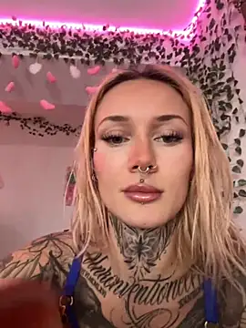 Snapshot of Stella-Kink chatting on 4, 12, 2025 Stella-Kink online show from 4, 12, 2025