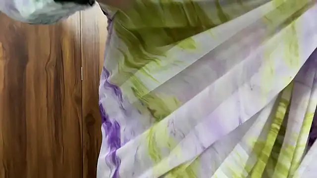 julie 08 online show from 27, 10, 2025