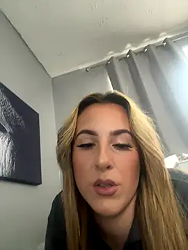 Snapshot of Miss_emilee chatting on 7, 10, 2025 Miss emilee online show from 7, 10, 2025