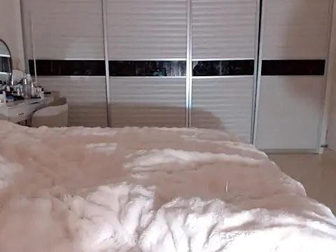 -Lucky Girl online show from 4, 1, 2025