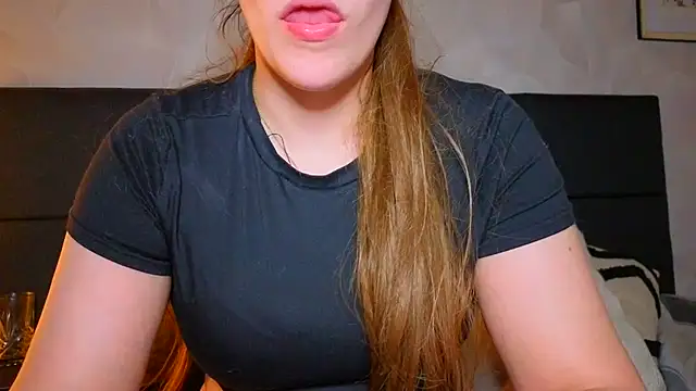 Snapshot of Sweetninaaa chatting on 25, 5, 2026 Sweetninaaa online show from 25, 5, 2026