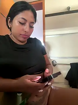 Snapshot of emmyjhonson07 chatting on 7, 11, 2025 emmyjhonson07 online show from 7, 11, 2025