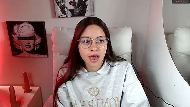 Snapshot of SamanthaRoldaan chatting on 15, 12, 2025 SamanthaRoldaan online show from 15, 12, 2025