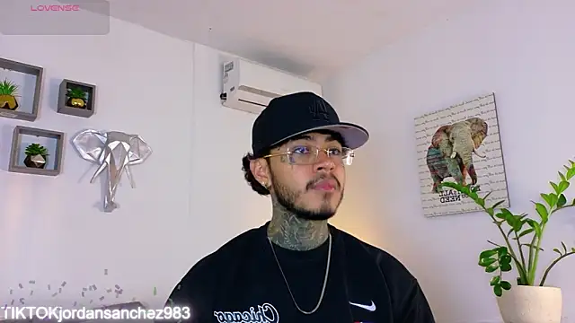 Snapshot of JordanSmiith_ chatting on 4, 2, 2026 JordanSmiith online show from 4, 2, 2026