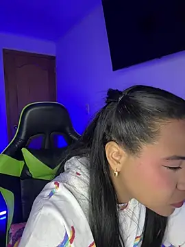 leila 22 online show from 18, 4, 2026