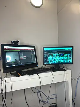 Bustygoddess32 online show from 1, 3, 2026