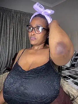 Snapshot of Bustygoddess32 chatting on 19, 4, 2026 Bustygoddess32 online show from 19, 4, 2026