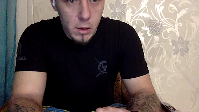 Snapshot of KristiDan chatting on 14, 12, 2025 KristiDan online show from 14, 12, 2025