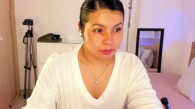 Snapshot of miaa_daniels chatting on 8, 6, 2026 miaa daniels online show from 8, 6, 2026