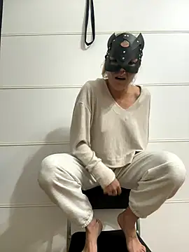 LadyScarlett-xk online show from 4, 12, 2024