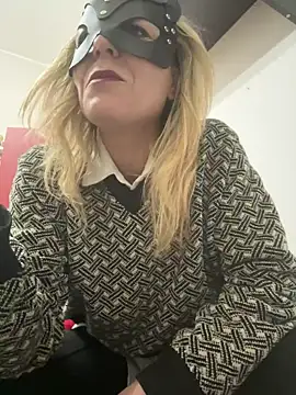 LadyScarlett-xk online show from 5, 2, 2025