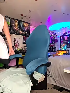 TrenaAnne online show from 1, 3, 2025