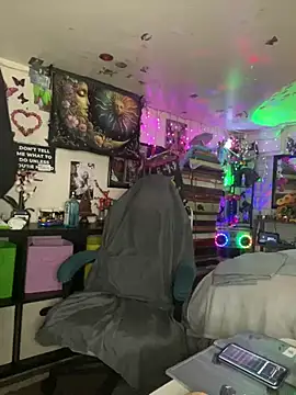 TrenaAnne online show from 8, 3, 2025