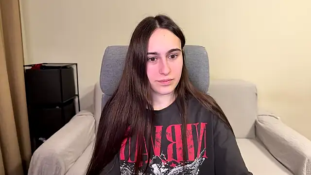 Snapshot of AliceKolltt chatting on 4, 6, 2026 AliceKolltt online show from 4, 6, 2026