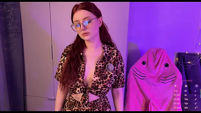 Snapshot of RozieRose chatting on 10, 9, 2025 RozieRose online show from 10, 9, 2025