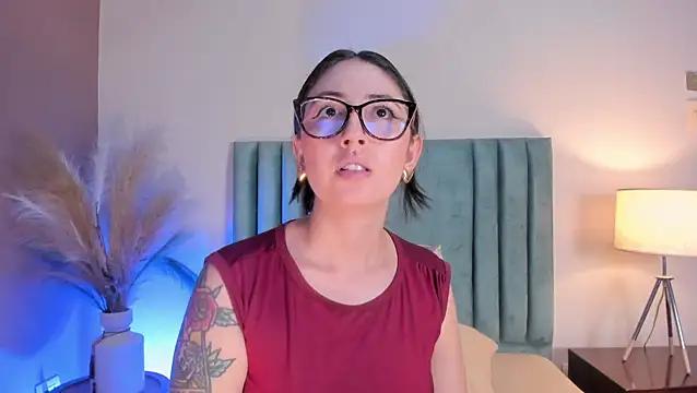 Snapshot of Emilywatsonn chatting on 6, 6, 2026 Emilywatsonn online show from 6, 6, 2026
