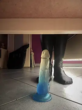 Bennyben8604 online show from 5, 1, 2025