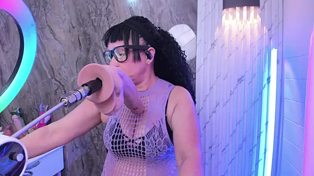 Snapshot of annie_wigg chatting on 7, 11, 2025 annie wigg online show from 7, 11, 2025