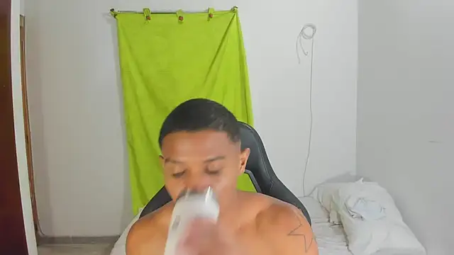 Snapshot of corzoethan chatting on 23, 4, 2026 corzoethan online show from 23, 4, 2026