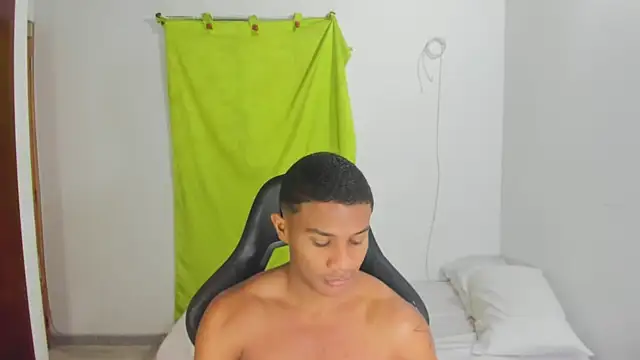 Snapshot of corzoethan chatting on 25, 4, 2026 corzoethan online show from 25, 4, 2026