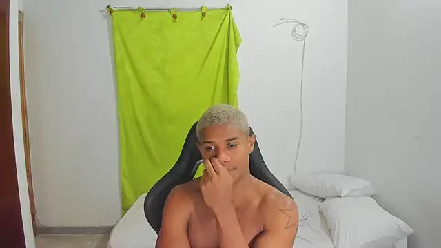 Snapshot of corzoethan chatting on 14, 5, 2026 corzoethan online show from 14, 5, 2026