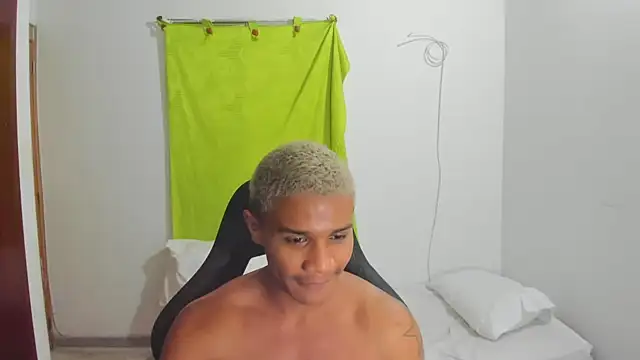 Snapshot of corzoethan chatting on 20, 5, 2026 corzoethan online show from 20, 5, 2026