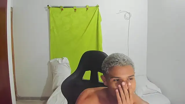 Snapshot of corzoethan chatting on 26, 5, 2026 corzoethan online show from 26, 5, 2026