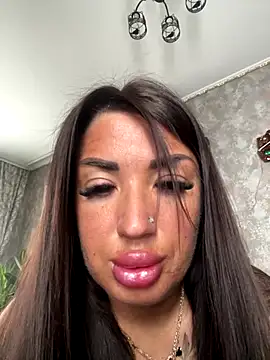 Snapshot of RuslanaXX chatting on 7, 10, 2025 RuslanaXX online show from 7, 10, 2025