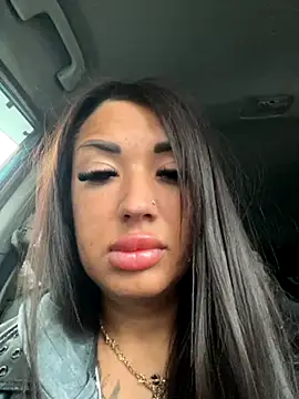 Snapshot of RuslanaXX chatting on 27, 10, 2025 RuslanaXX online show from 27, 10, 2025