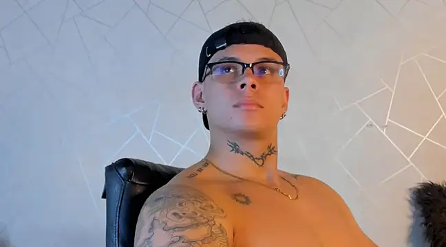 Snapshot of NoahhBrown chatting on 28, 12, 2024 NoahhBrown online show from 28, 12, 2024