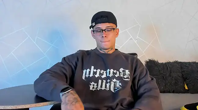 Snapshot of NoahhBrown chatting on 7, 1, 2025 NoahhBrown online show from 7, 1, 2025