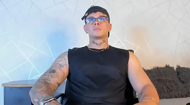 Snapshot of NoahhBrown chatting on 9, 1, 2025 NoahhBrown online show from 9, 1, 2025