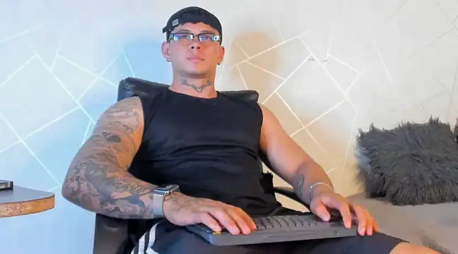 Snapshot of NoahhBrown chatting on 9, 1, 2025 NoahhBrown online show from 9, 1, 2025