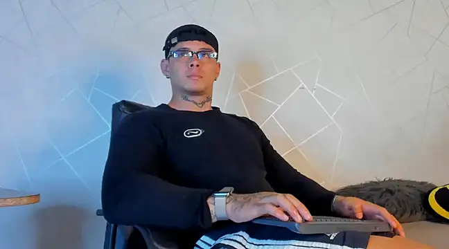 Snapshot of NoahhBrown chatting on 10, 1, 2025 NoahhBrown online show from 10, 1, 2025