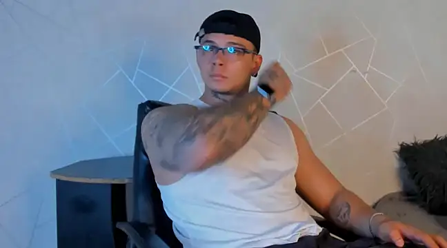 Snapshot of NoahhBrown chatting on 11, 1, 2025 NoahhBrown online show from 11, 1, 2025